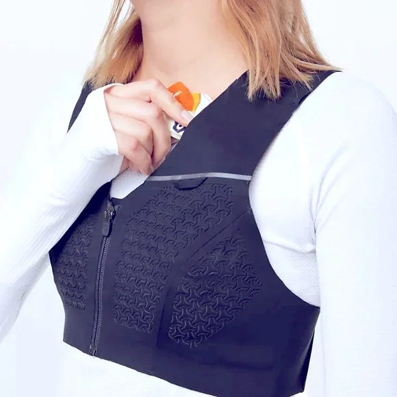 lululemon (L) Enlite Hydraffinity Vest - Picture 14 of 15